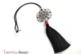 Necklace designed with the flower pendant and black tassel
